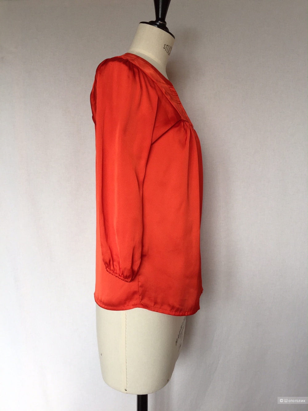 Блузка интересного кроя  ярко- оранжевого цвета от марки H&M размер 40-42