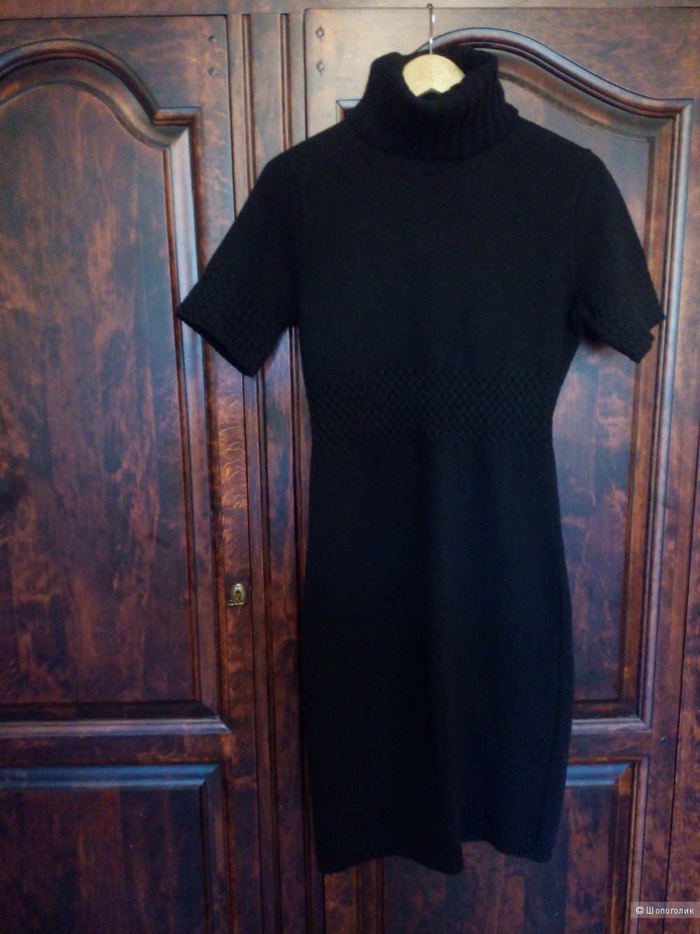 Шерстяное черное платье - карандаш с коротким рукавом, размер 38
