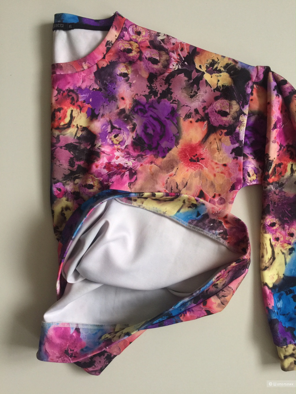 Яркий, броский свитшот с цветочным принтом марки Ada Gatti размер 50