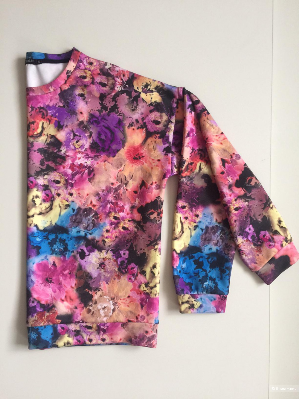 Яркий, броский свитшот с цветочным принтом марки Ada Gatti размер 50
