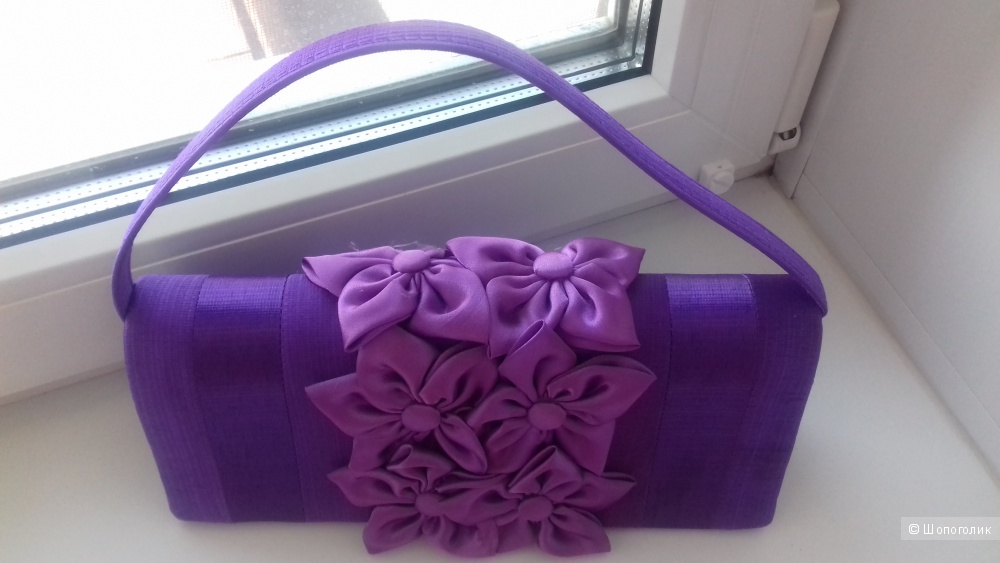 Фиолетовый клатч с цветами на цепочке или ремешке
