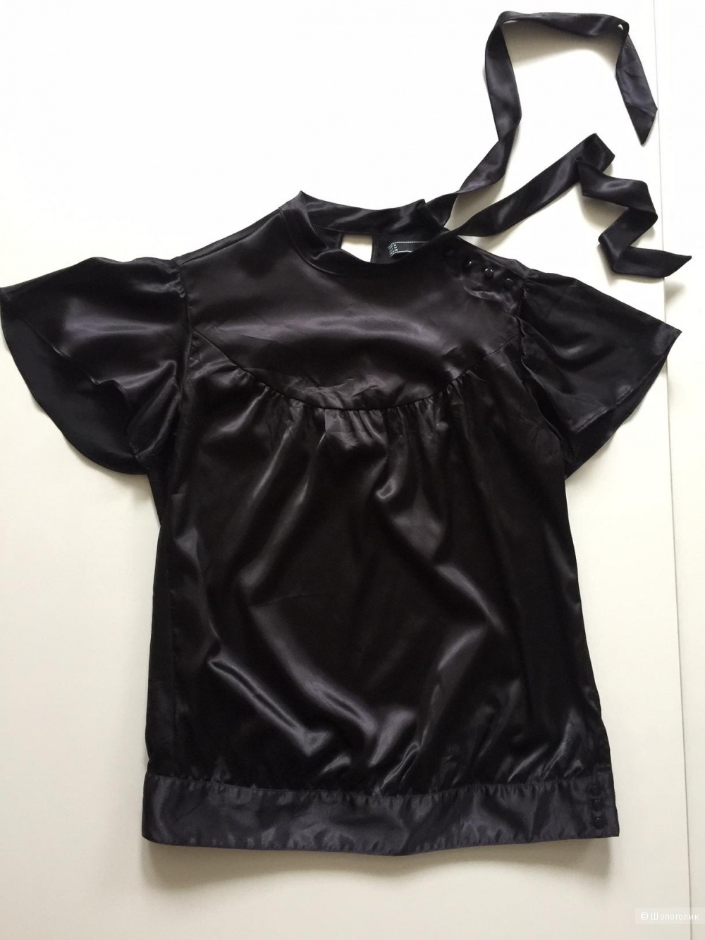 Черная атласная блузка с коротким рукавом и бантом марки TRF размер 40-42