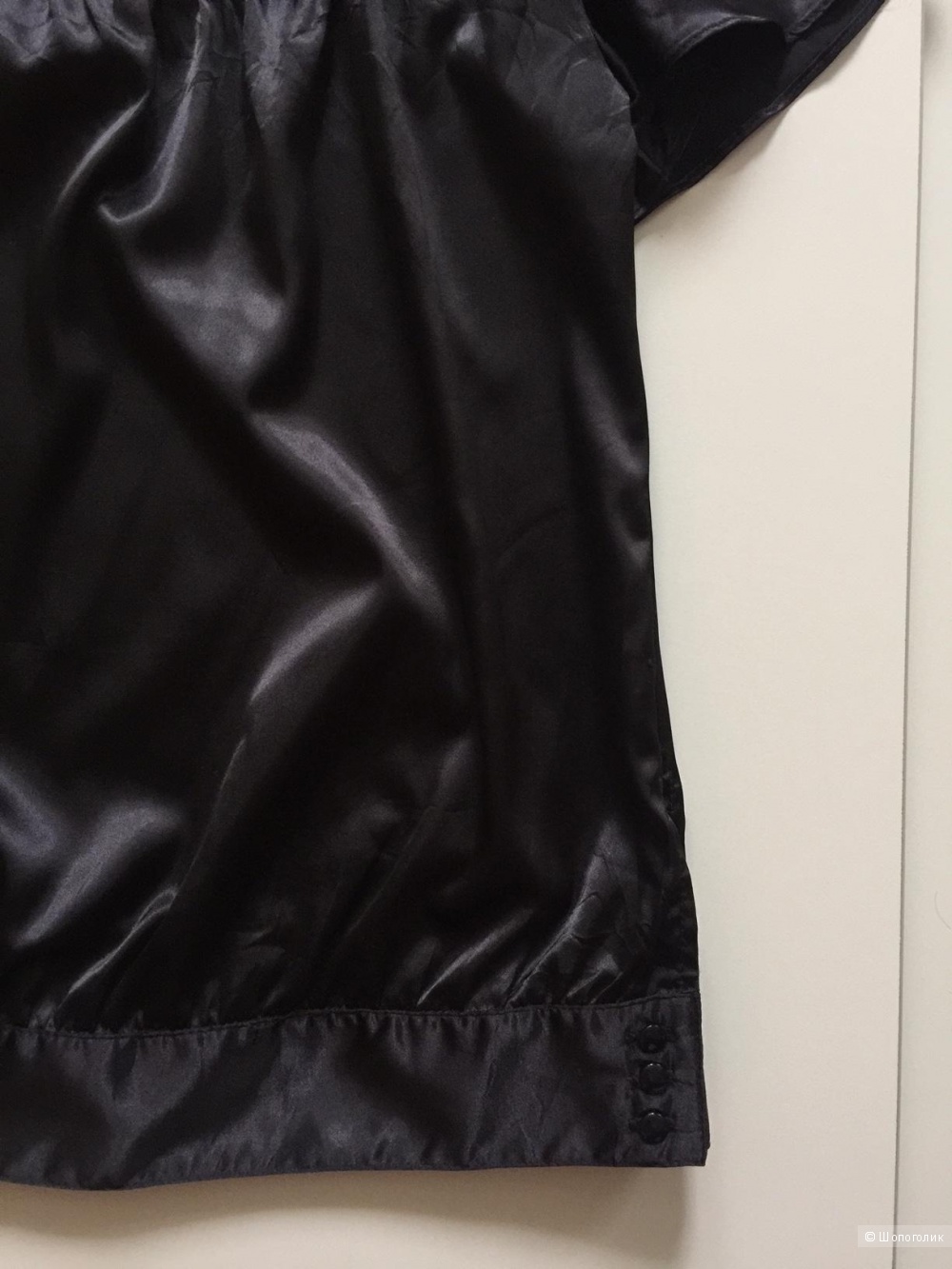 Черная атласная блузка с коротким рукавом и бантом марки TRF размер 40-42