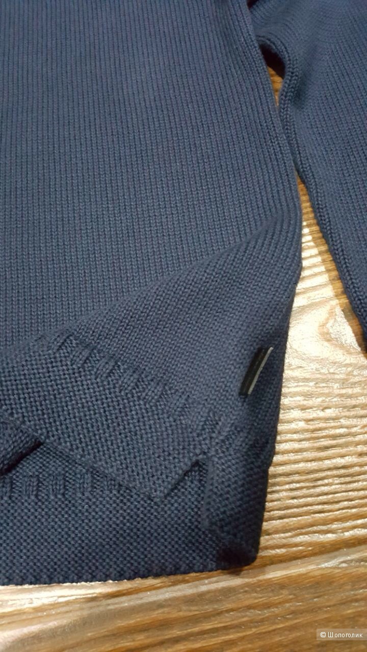 Burberry красивый свитер . Новый.Оригинал.р-ХS