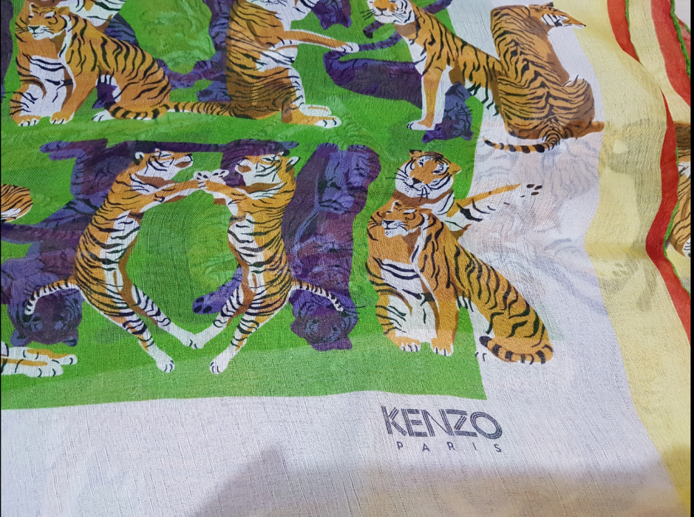Шелковый платок Kenzo с тиграми