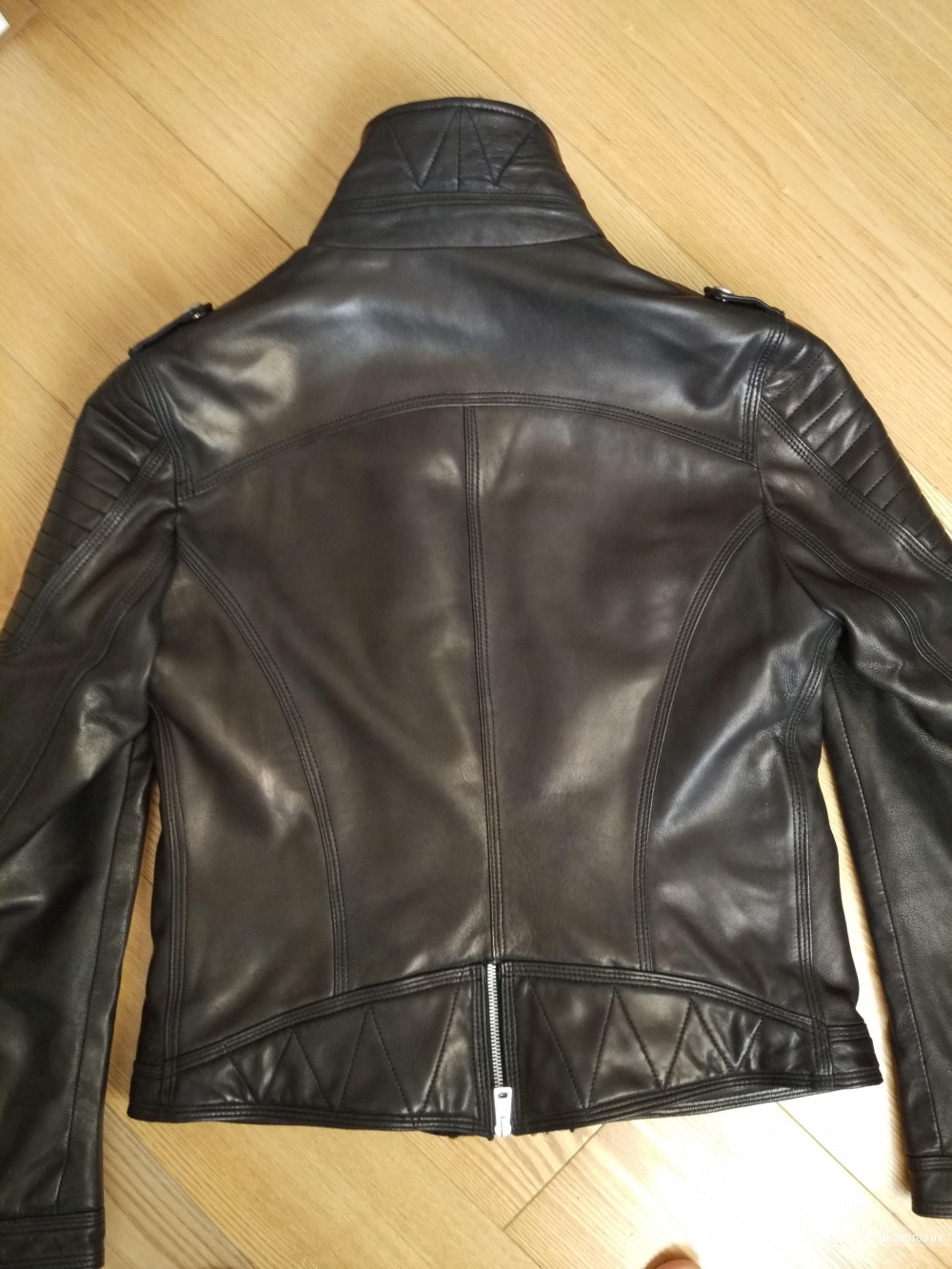 Брендовая итальянская  кожаная куртка DELAN  44/46 размер