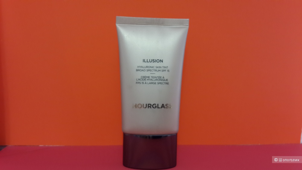 Тональная основа HOURGLASS Illusion Hyaluronic Skin Tint SPF 15, 30 мл