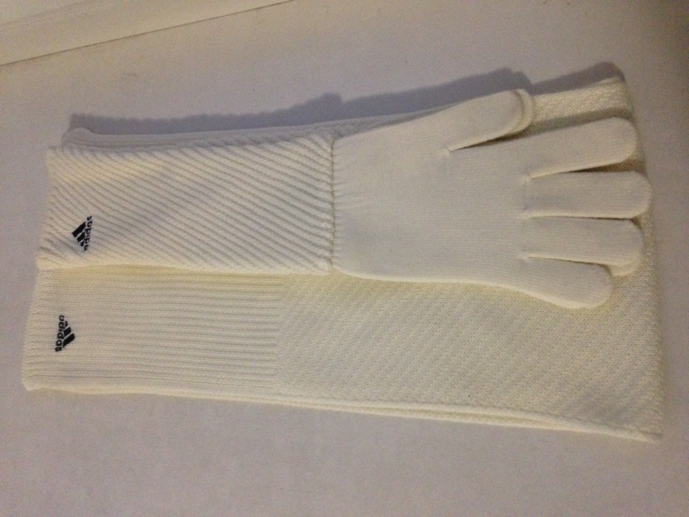 Комплект перчатки с шарфом " ADIDAS ", размер универсальный.