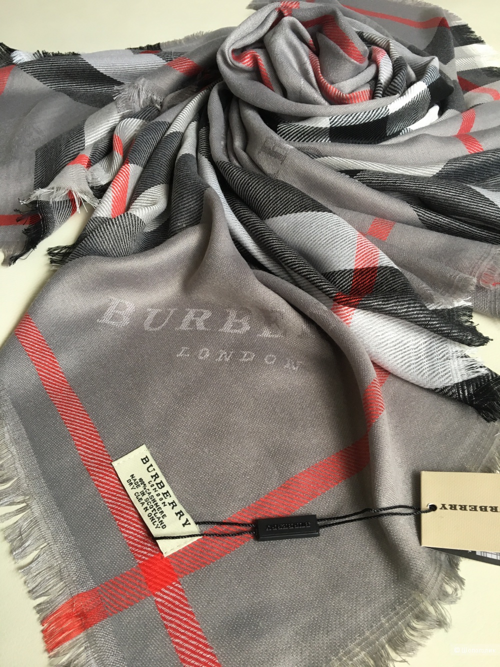 Платок Burberry, цвет серый, размер 140*140; реплика