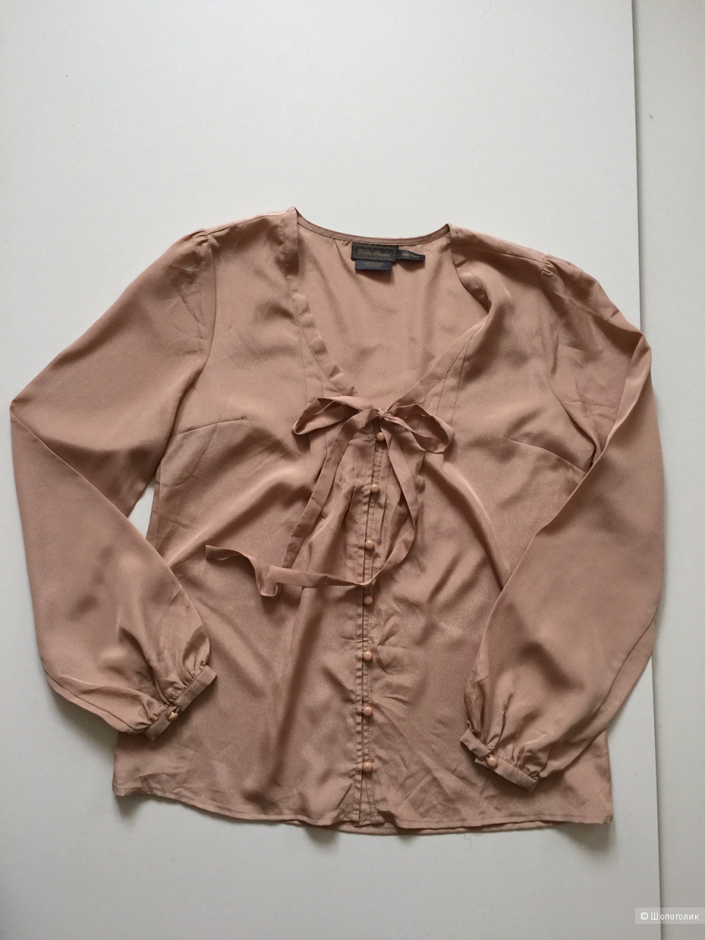 Элегантная блузка бежевого цвета  марка Debbie Jhuchat размер M