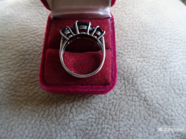 Серебряное кольцо с гранатом и фианитами, размер 18,0, б/у