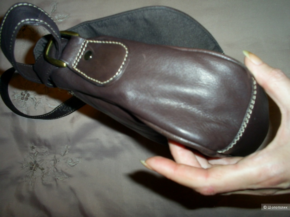 Кожаная сумка кроссбоди цвета горький шоколад от Clarks.