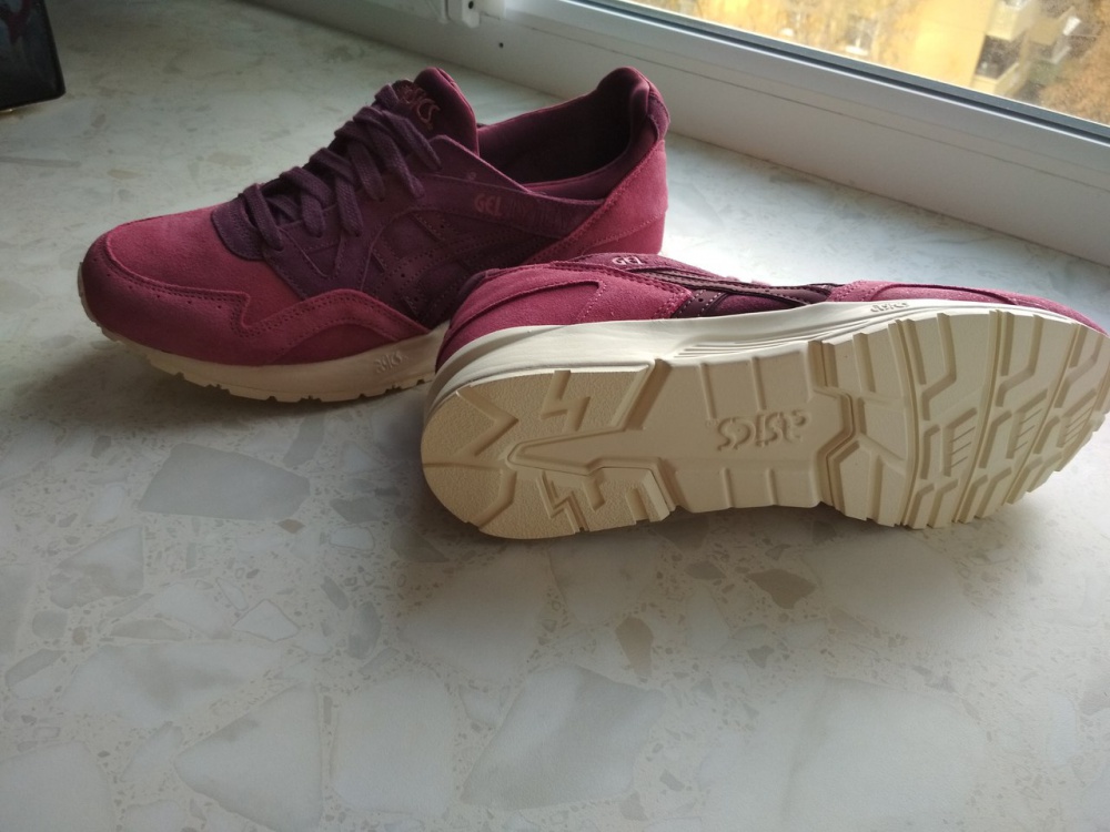 Кроссовки asics 39