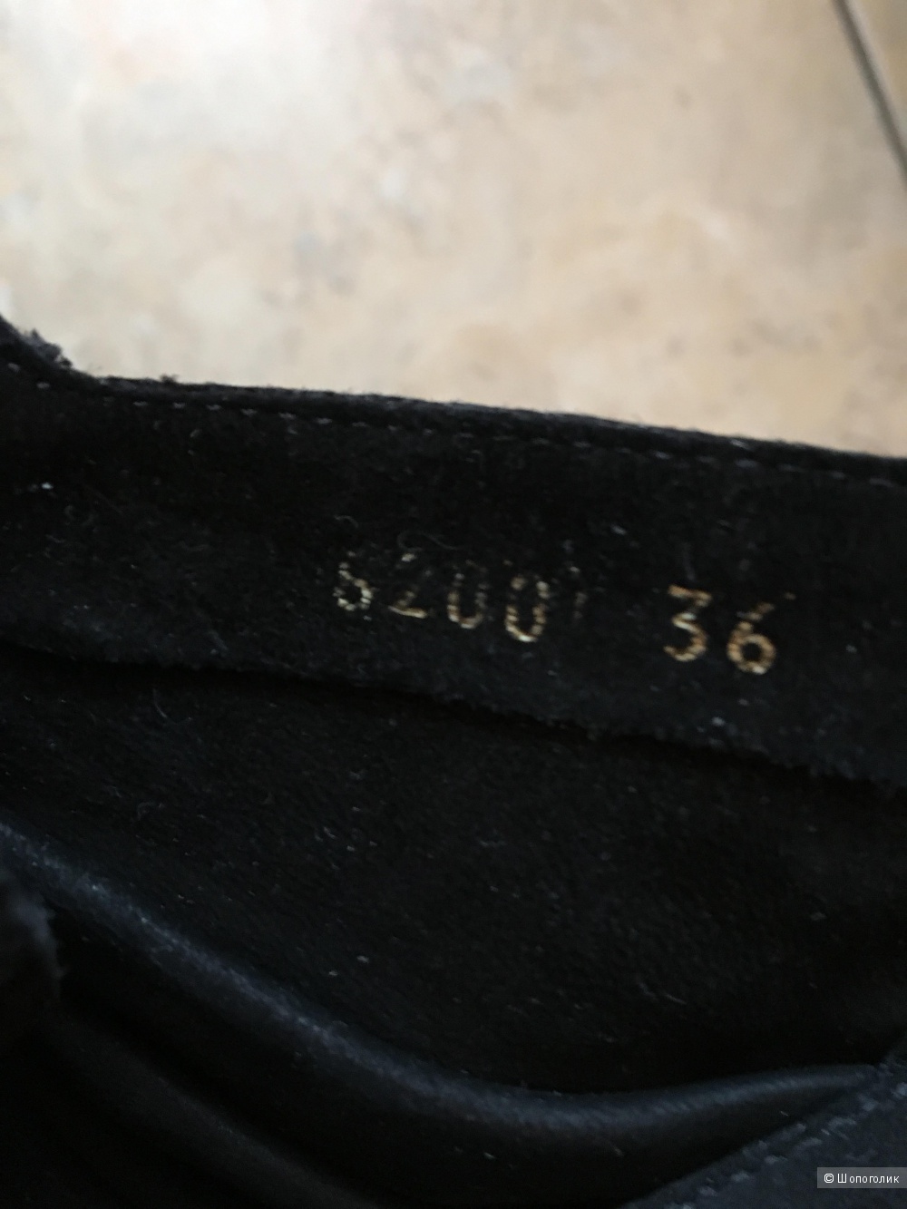Черные замшевые полусапожки на каблуке Vic р.36