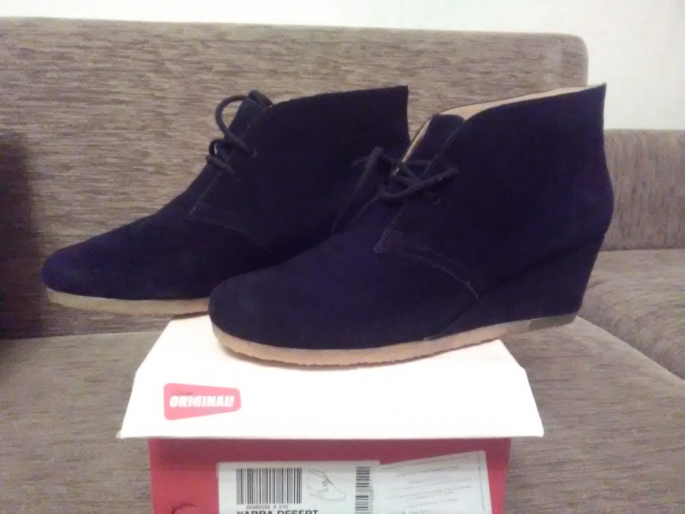 Новые замшевые ботинки Clarks Originals 41 р. Черный цвет.