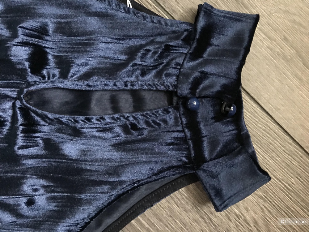 Бархатное плиссированное платье от Missguided (UK 10 - EUR 38)