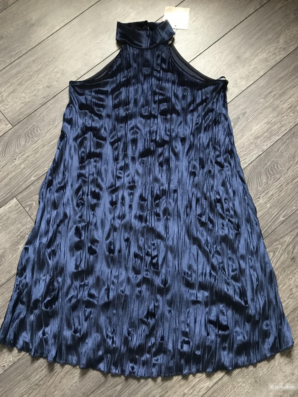 Бархатное плиссированное платье от Missguided (UK 10 - EUR 38)