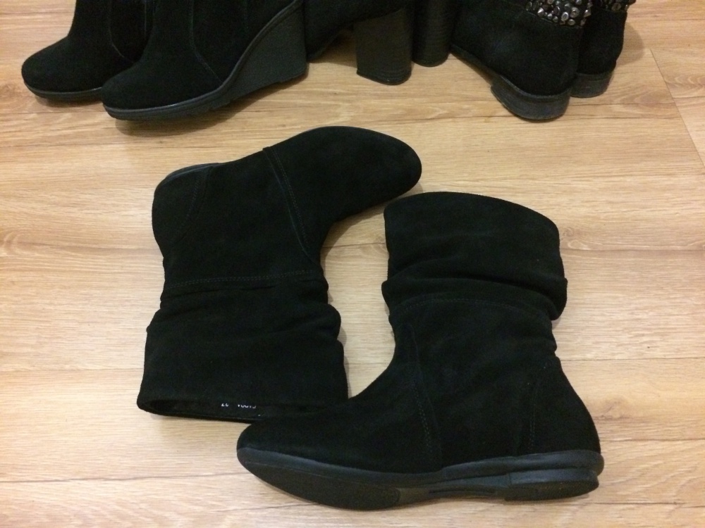 Утепленные замшевые ботинки черного цвета р-р36-36,5