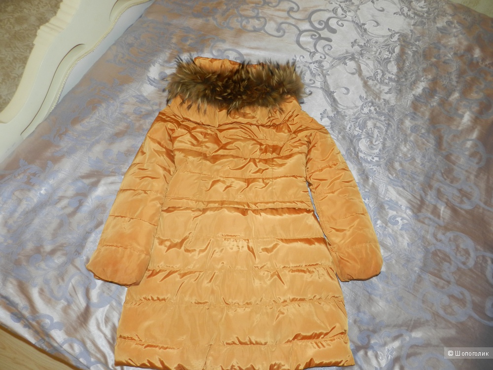 Пальто Vaggon Paris  с мехом енота размер 44