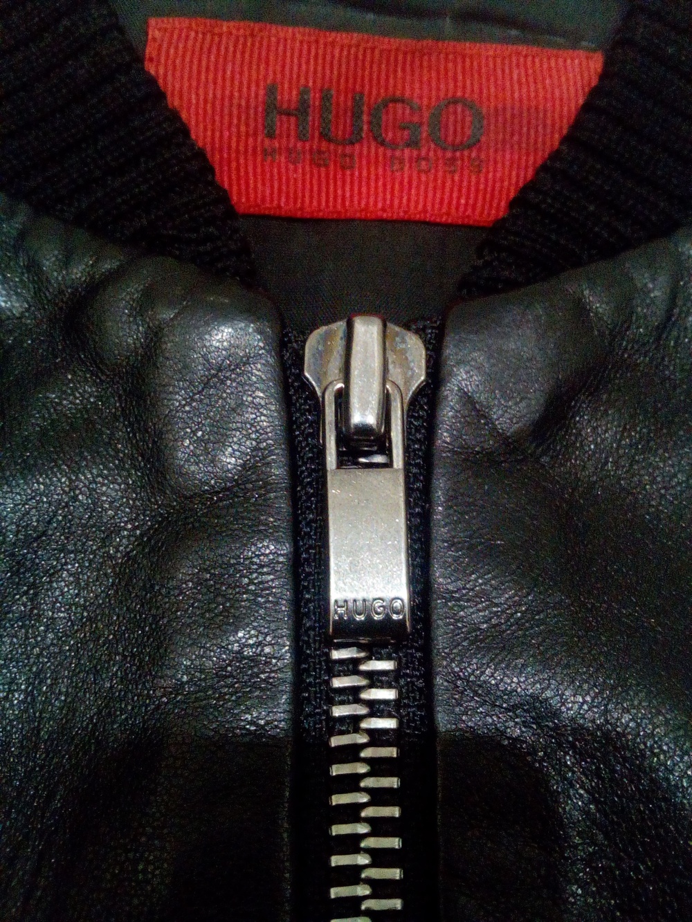 Кожаный бомбер Hugo Boss, 46 размер
