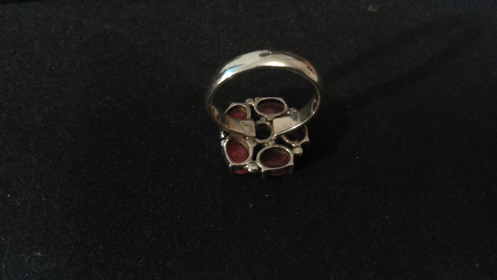 Кольцо серебряное с  индийскими сапфиром и рубинами, р.17,75