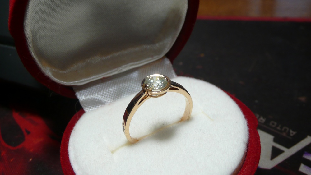 Кольцо женское из золота 585 пробы с бриллиантами, размер 16,5