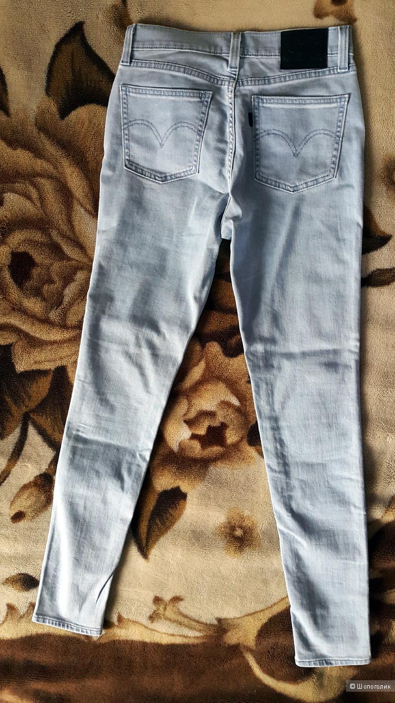 Джинсы Levis размер 28