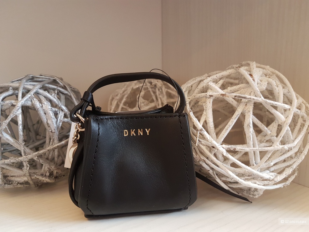 Брелок-мини сумка DKNY.