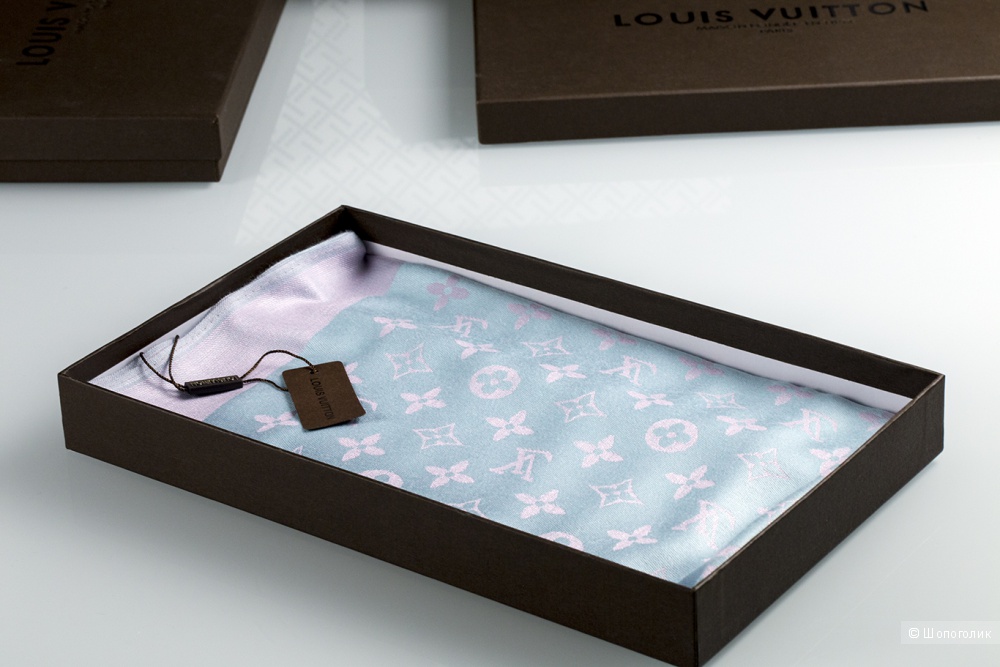 Палантин Louis Vuitton, размер 70 * 180 см.