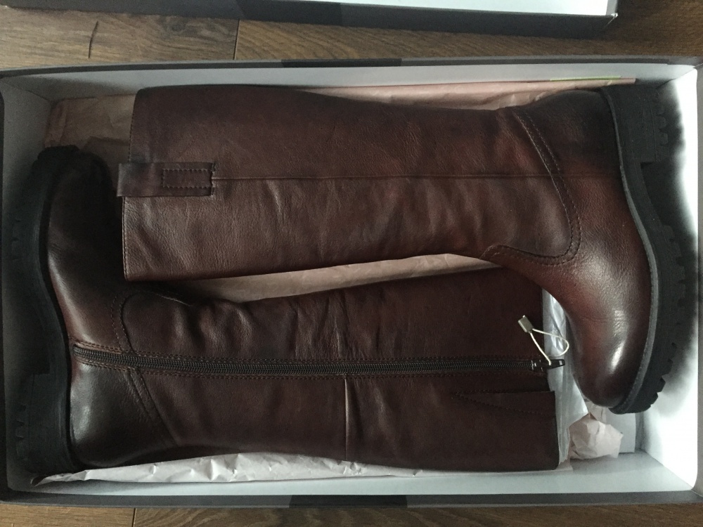 Новые кожаные сапоги Elvio Zanon, размер 36
