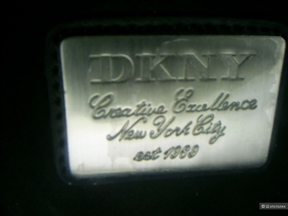 Сумка от DKNY.