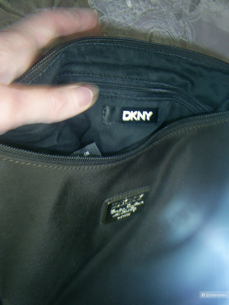 Сумка от DKNY.