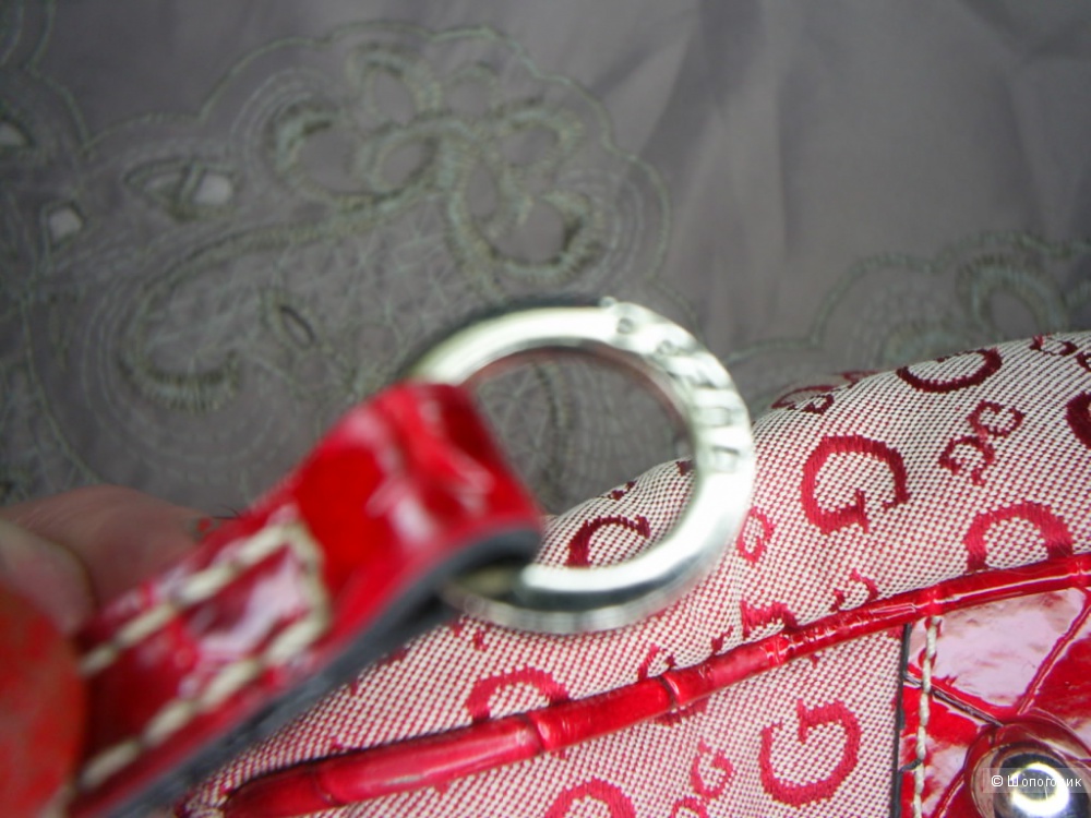 Сумка Guess.