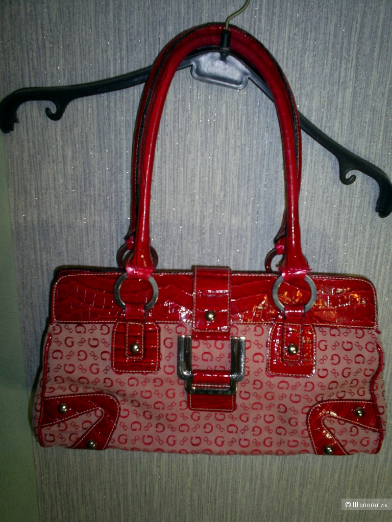 Сумка Guess.