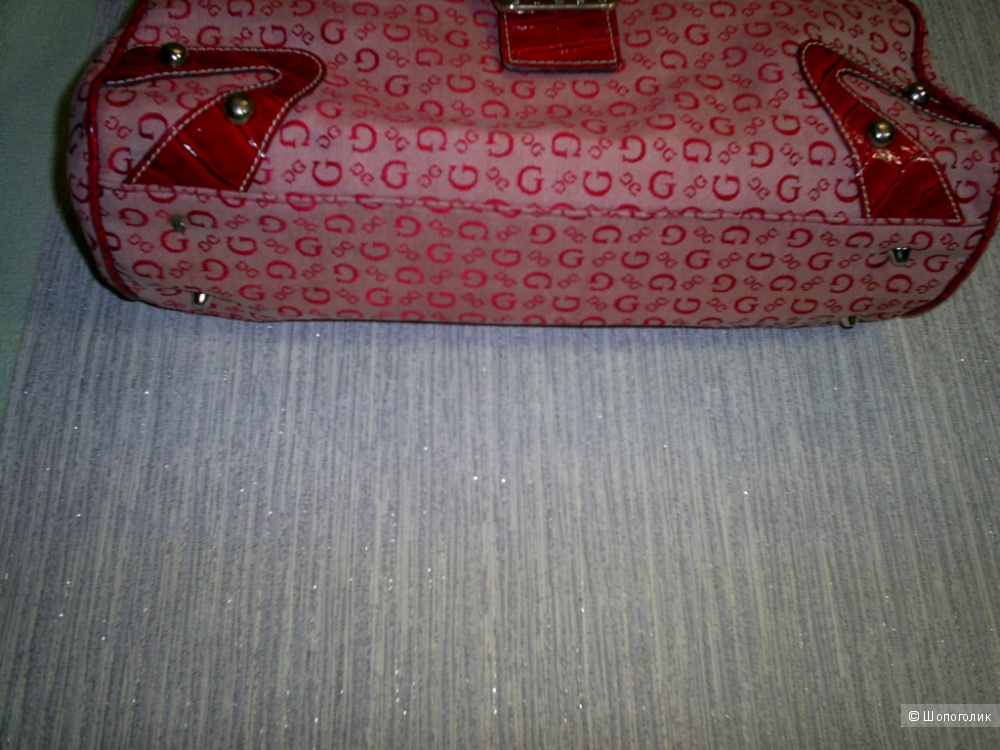 Сумка Guess.