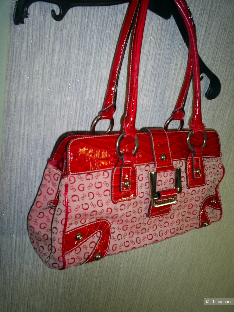 Сумка Guess.
