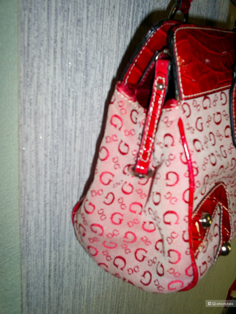 Сумка Guess.