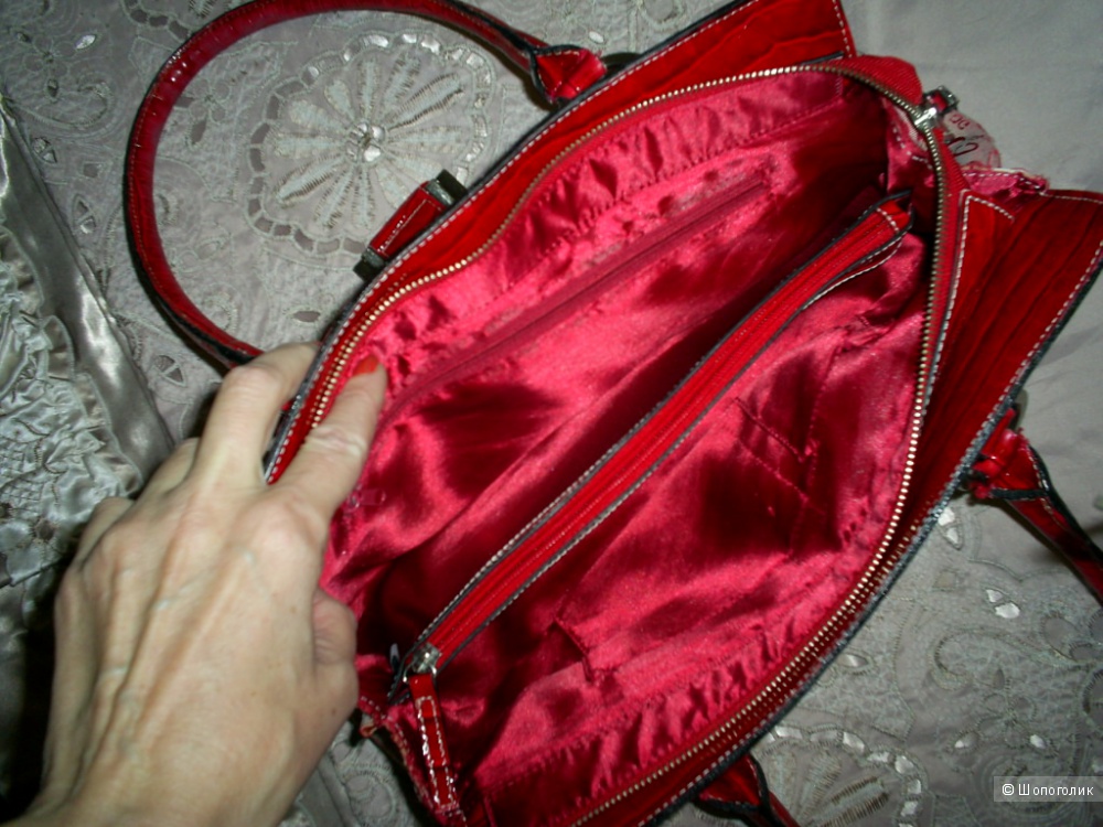 Сумка Guess.