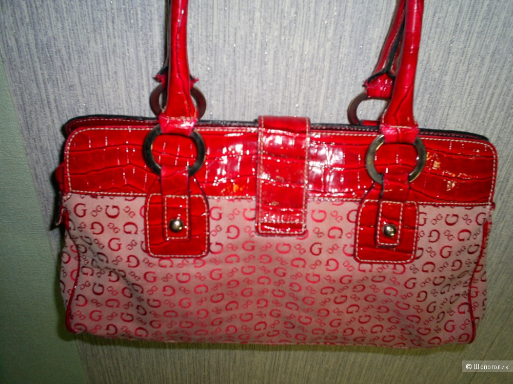 Сумка Guess.
