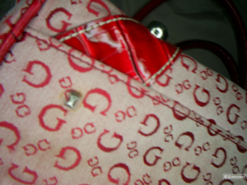Сумка Guess.