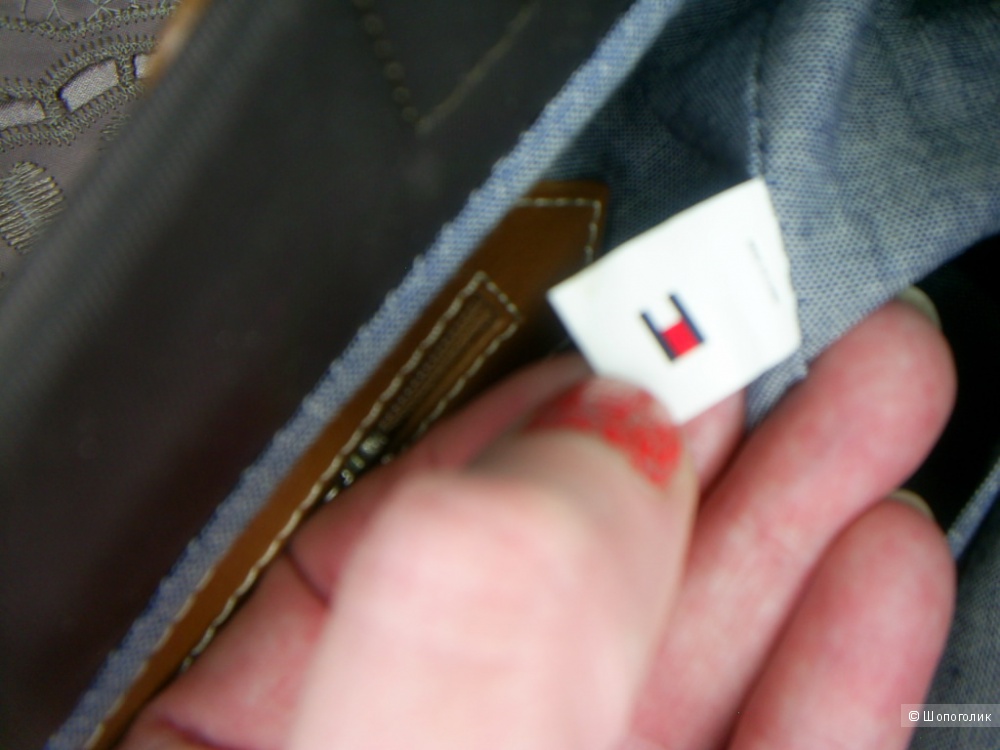 Сумка от Tommy Hilfiger.