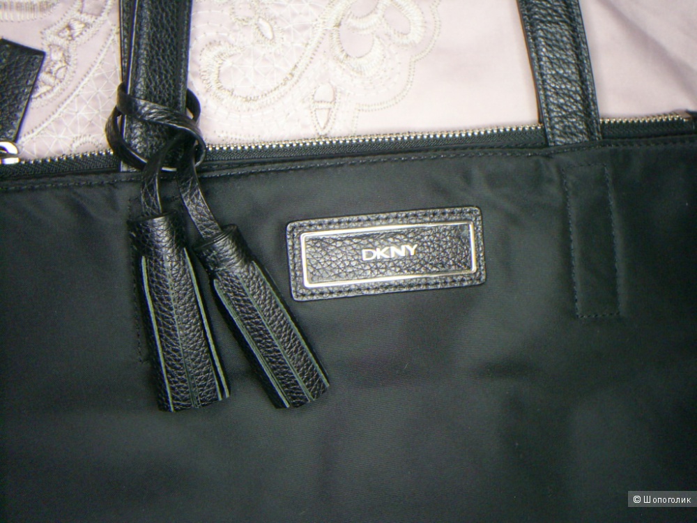 Сумка-шоппер от DKNY.