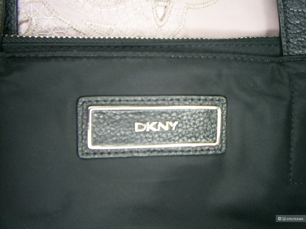 Сумка-шоппер от DKNY.