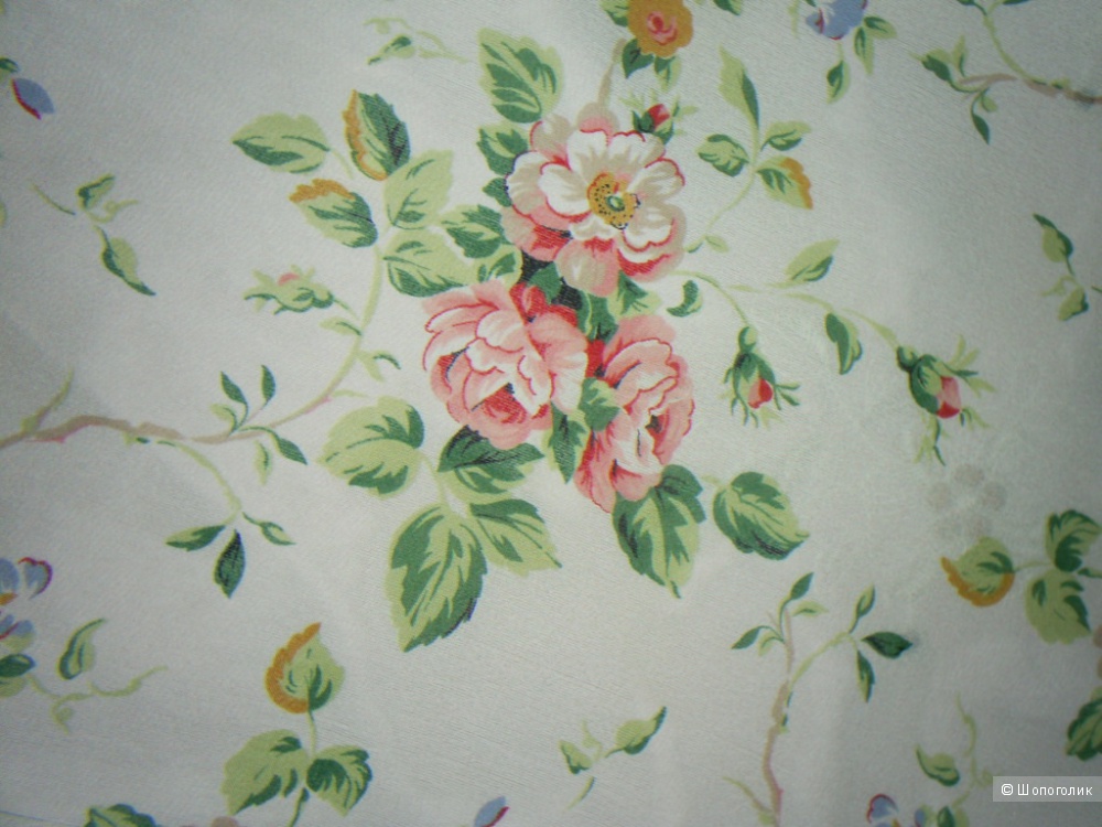 Платок от Laura Ashley. 86-86 см.