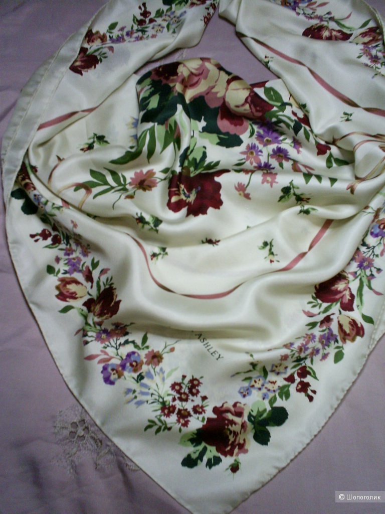 Шелковый платок от Laura Ashley 86-86 см.