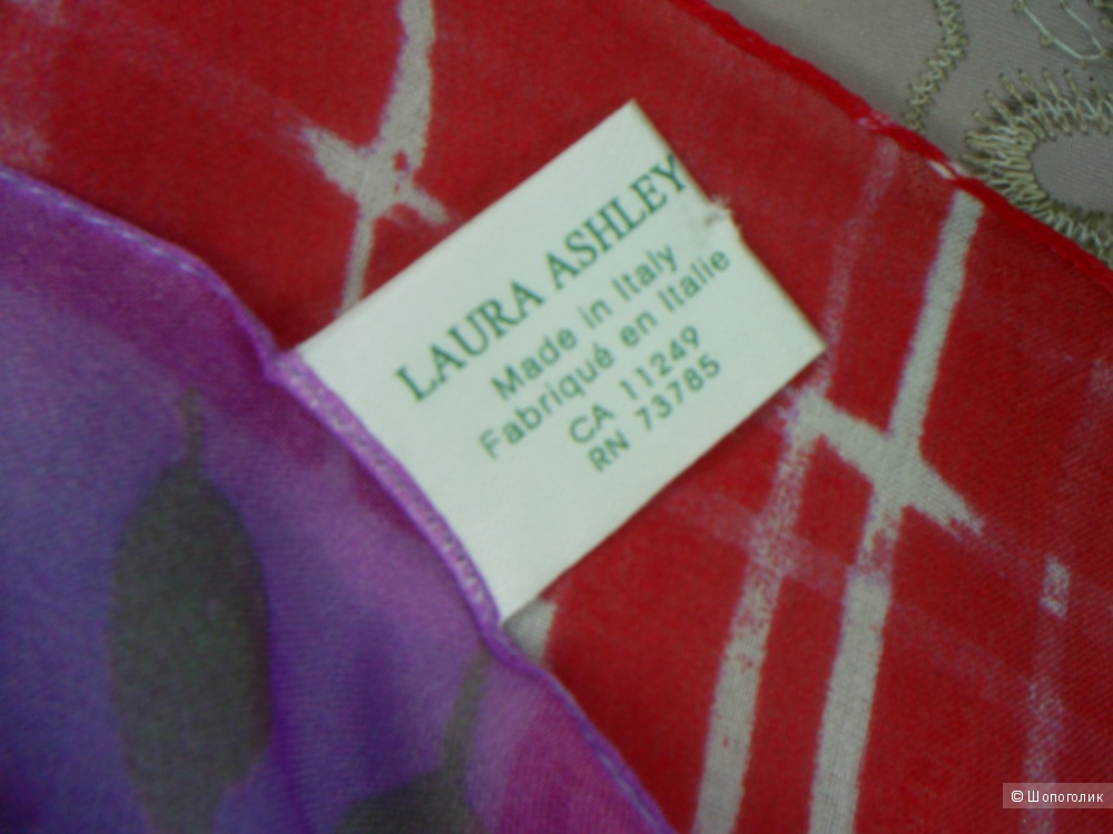 Платок от Laura Ashley 86-86 см.