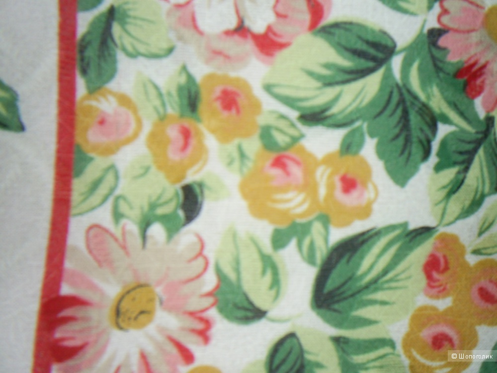 Платок от Laura Ashley. 86-86 см.