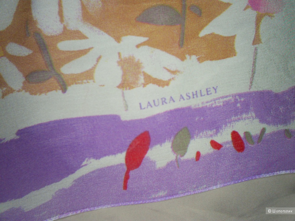 Платок от Laura Ashley 86-86 см.