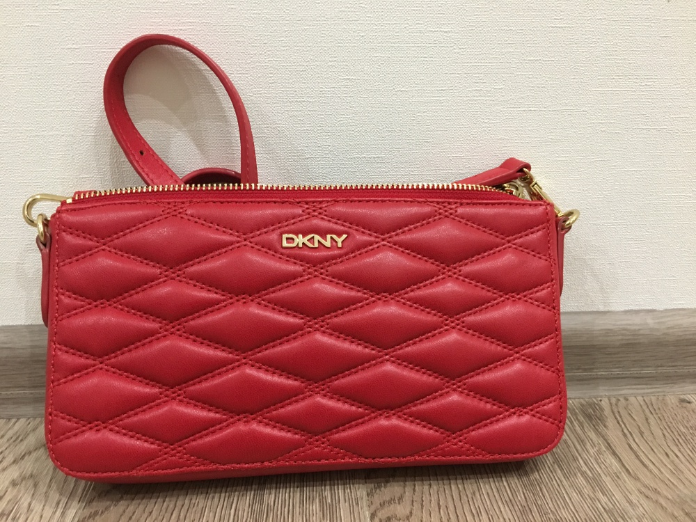 Маленькая кожаная красная сумка DKNY размер