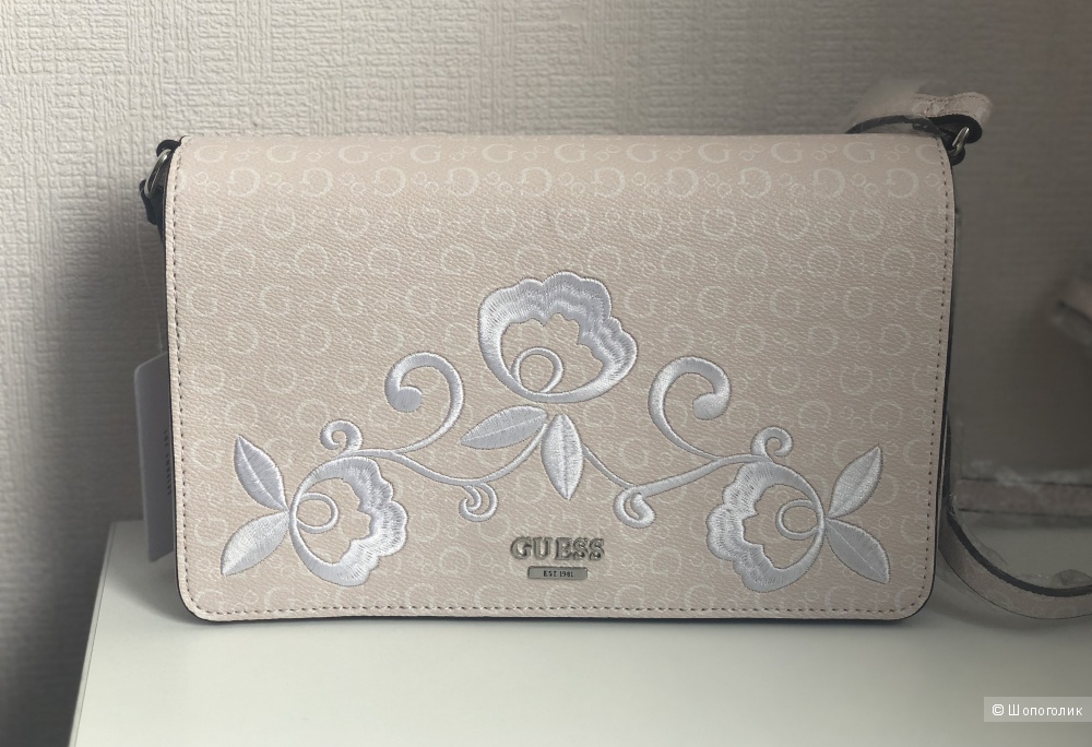 Сумка на плечо Guess